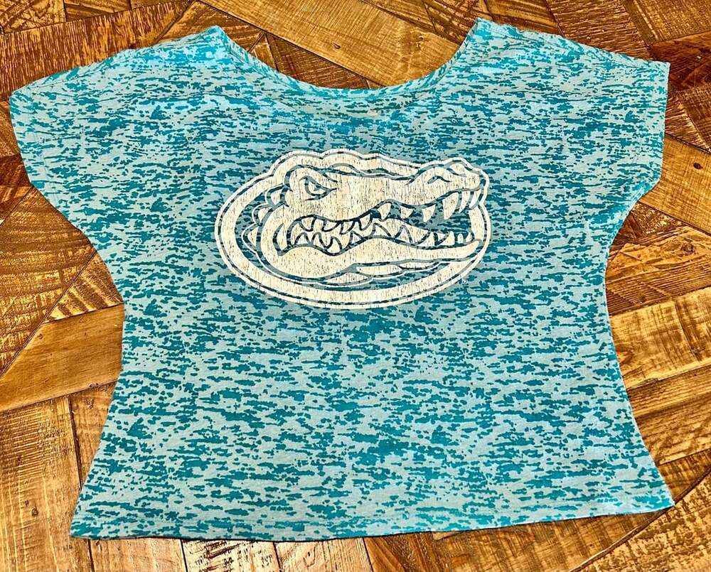Colosseum Florida Gators T-Shirt Size Medium Blue Cropped Graphic